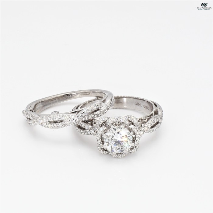 VERRAGIO Venetian Round Flower Halo Engagement Ring    With Wedding Band R12469